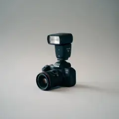 Jaka lampa błyskowa do Canona? Odkryj najlepsze modele i porady