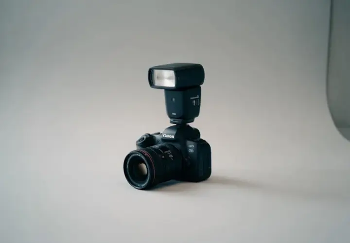 Jaka lampa błyskowa do Canona? Odkryj najlepsze modele i porady