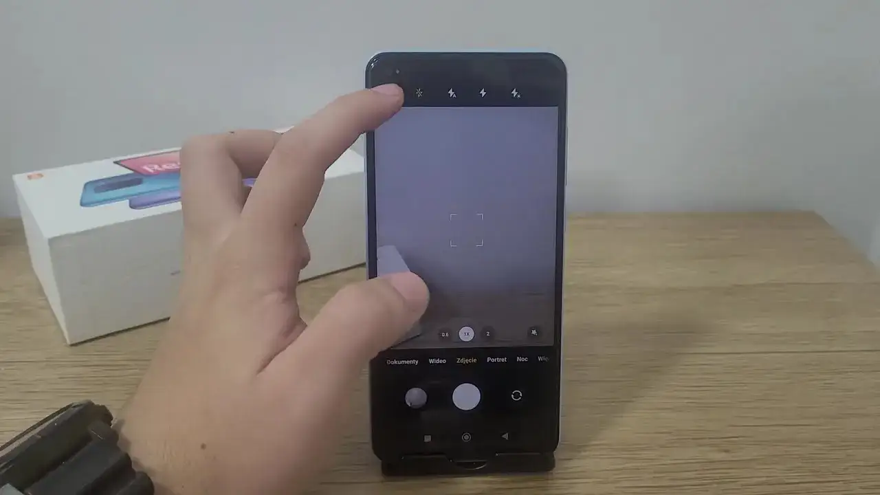Zdjęcie Jak wyłączyć lampę błyskową w telefonie i uniknąć niechcianych zdjęć